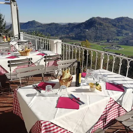 Hotel Castello Di San Sebastiano Po 2*