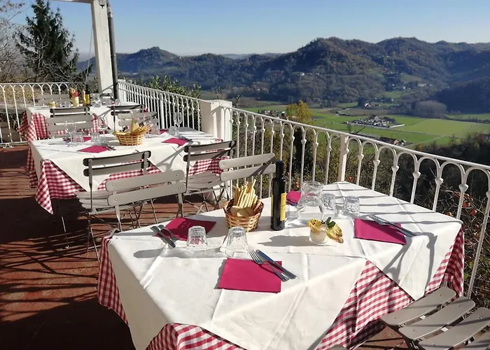 Hotel Castello Di San Sebastiano Po 2*